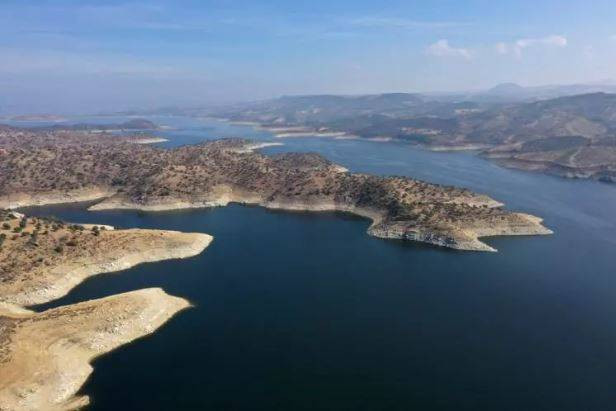 16 bin yıl önce püskürdü Demirköprü Barajı’nın suyu çekilince göründü. Kara olan rengi beyaza döndü - Resim: 21